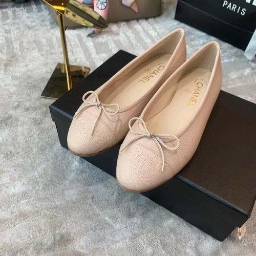 Туфли-балетки Chanel белые из зернистой кожи коллекция 2021-2022