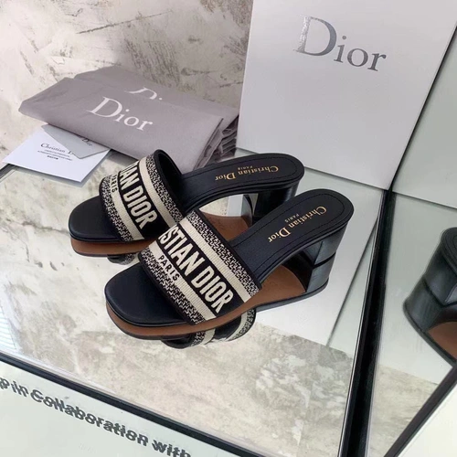 Шлёпанцы женские Christian Dior черные с каблуком премиум-люкс коллекция 2021-2022