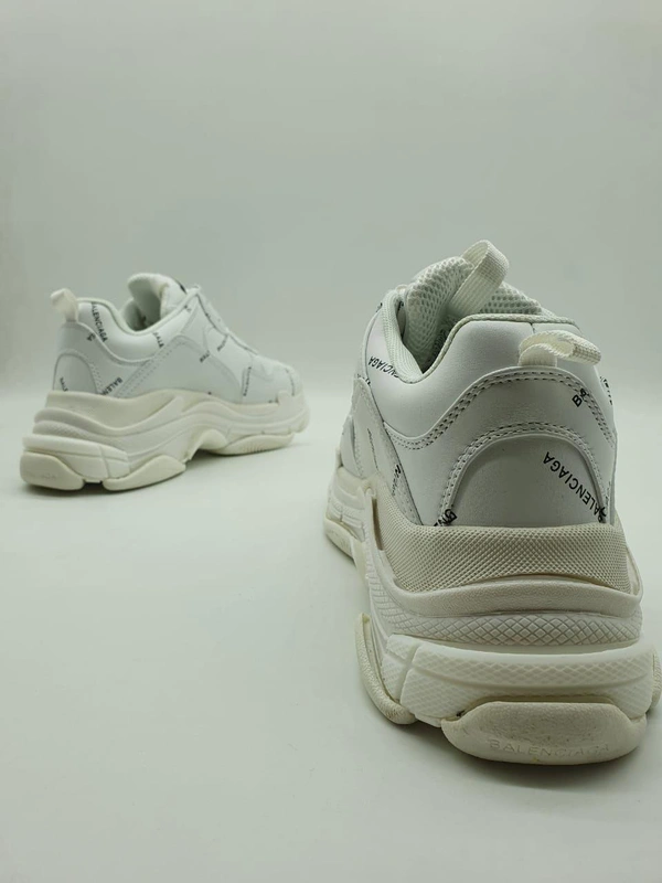 Кроссовки женские Balenciaga Triple S белые кожаные A54109 фото-4