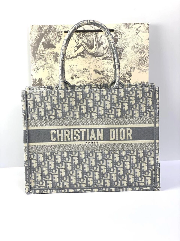 Женская сумка Dior Book Tote среднего формата с рисунком-монограммой серого цвета 36,5/28/17,5 см качество премиум-люкс