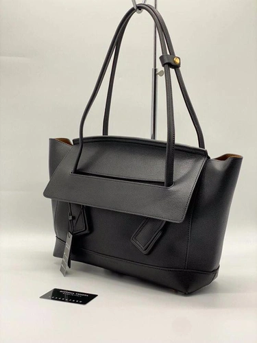 Женская кожаная сумка Bottega Veneta Medium Arco 33×24 черная фото-4