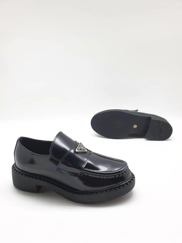 Туфли-лоферы женские Prada черные коллекция 2021-2022 A66091 фото-3