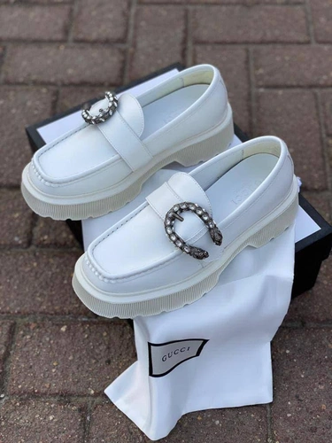Туфли-лоферы кожаные Gucci белые коллекция 2021-2022