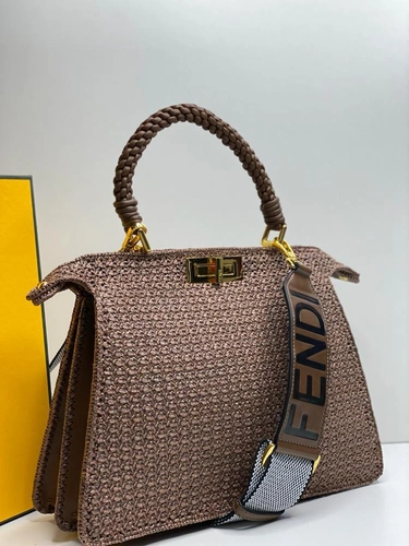 Женская плетёная сумка Fendi каштановая 33/25/12 см коллекция 2021-2022 фото-3