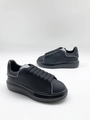 Кроссовки Alexander McQueen Oversized Larry Black Reflective