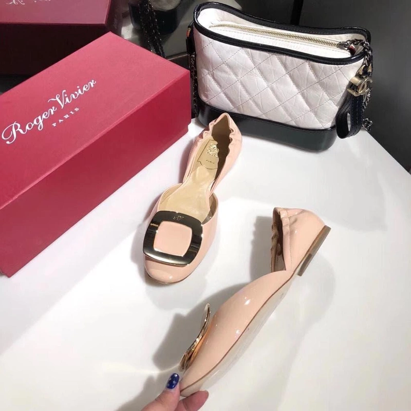 Женские туфли-балетки Roger Vivier светло-розовые коллекция 2021-2022 фото-2