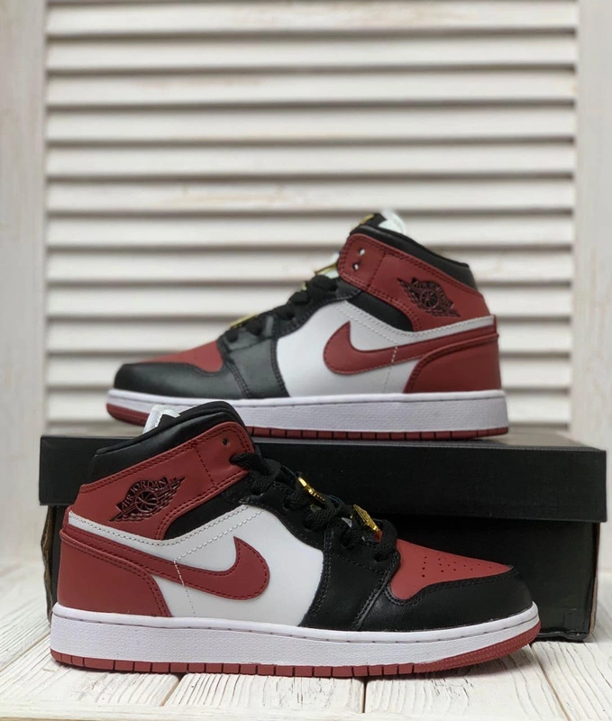 Кроссовки Nike Air Jordan 1 Retro A76051