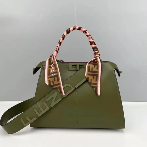 Женская кожаная сумка Fendi цвета хаки 42/30