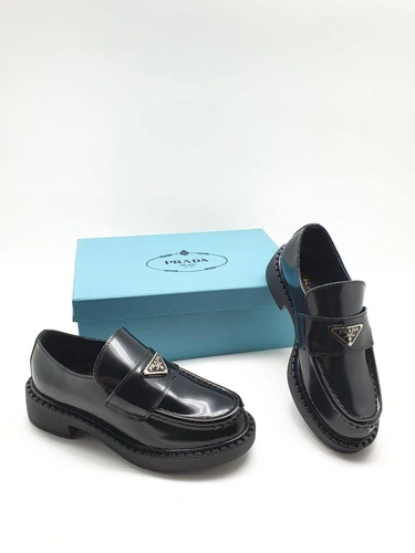 Туфли-лоферы женские Prada черные коллекция 2021-2022 A66091 фото-4