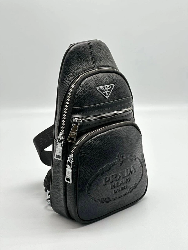 Сумка Prada кожаная A104223 чёрная 30/18 см