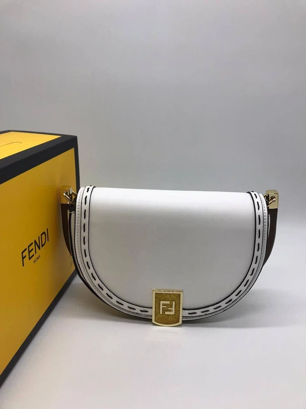 Женская кожаная сумка Fendi белая 25/17/8