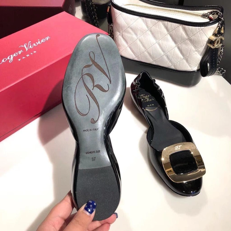 Женские туфли-балетки Roger Vivier черные коллекция 2021-2022 A77991