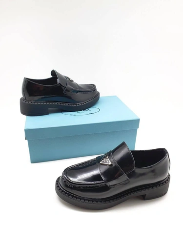 Туфли-лоферы женские Prada черные коллекция 2021-2022 A66091 фото-5