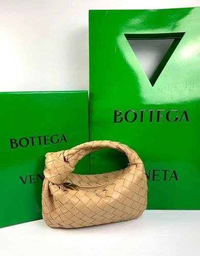 Женская кожаная сумка-тоут The Mini Jodie  Bottega Veneta бежевая 24/14/5 см премиум-люкс качество