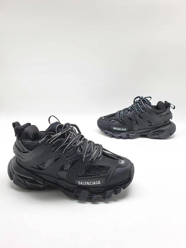 Женские кроссовки Balenciaga Track.2 черные коллекция 2021-2022 A70019