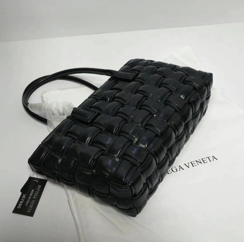 Женская плетеная кожаная сумка Bottega Veneta черная 42/24