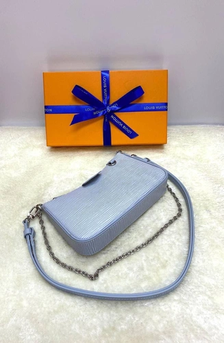Женская кожаная сумка-клатч Louis Vuitton Easy pouch с плечевым ремнём голубая 19/11/3 см фото-3